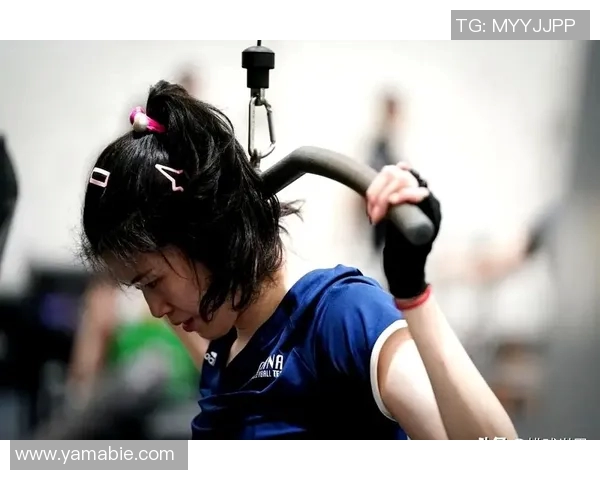 实时新闻排球新手必看力量训练基础与技巧全面解析助你快速提升球技